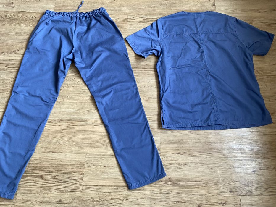 Продам медицинский костюм медична форма