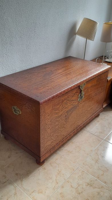 Baú de madeira antigo