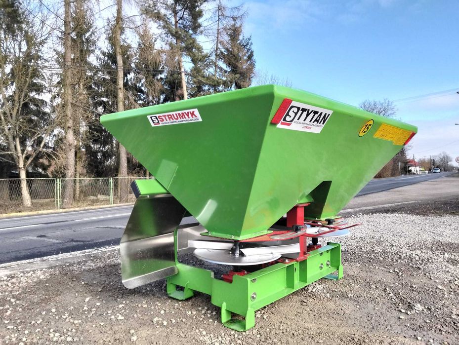 rozsiewacz nawozów/ 2-talerze/ hydraulika/ plandeka/ TYTAN/sulky/altro