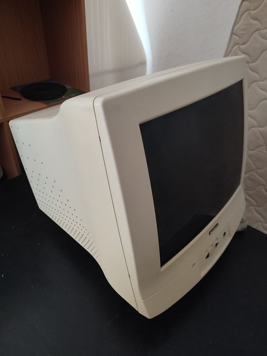 Vende-se Monitor Nokia CRT 17" 700C