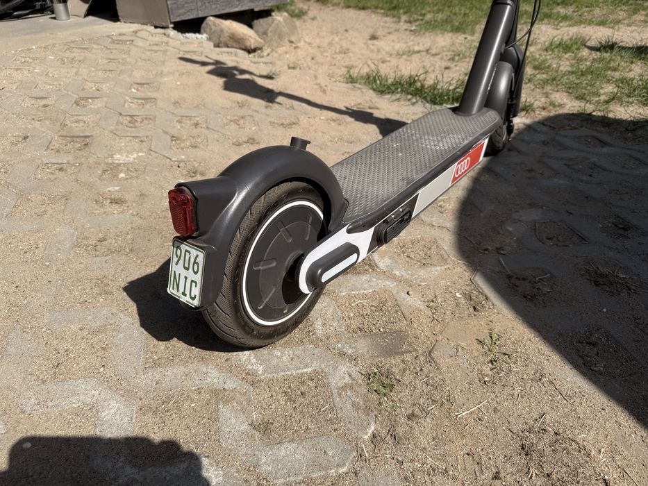 Elektryczna hulajnoga Ninebot Segway Audi