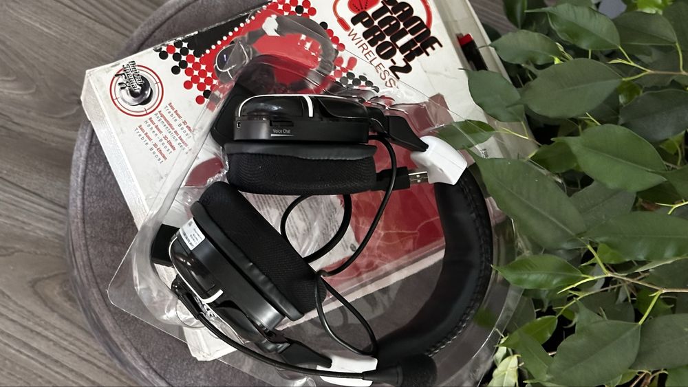 Бездротова гарнітура Datel Game Talk Pro 2, призначена для Xbox 360