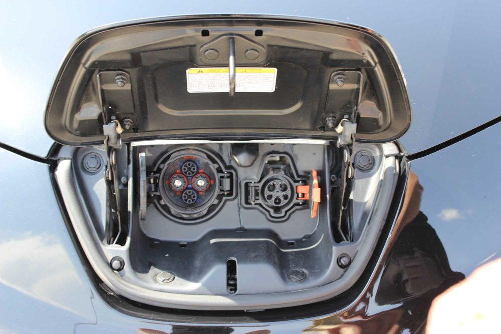 В продаже Nissan Leaf