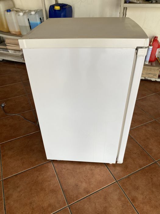Congelador Vertical Kunft 85L – Bom estado