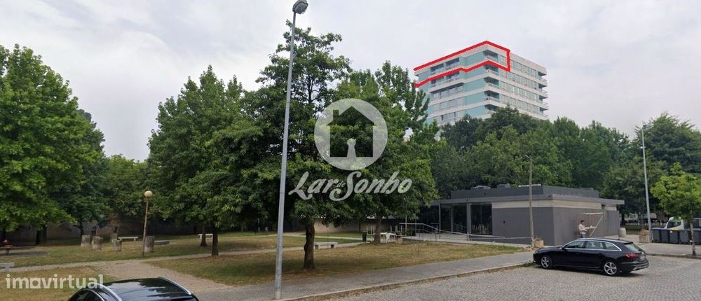 T4 Apartment with Garage Parking Space in the Center of Maia