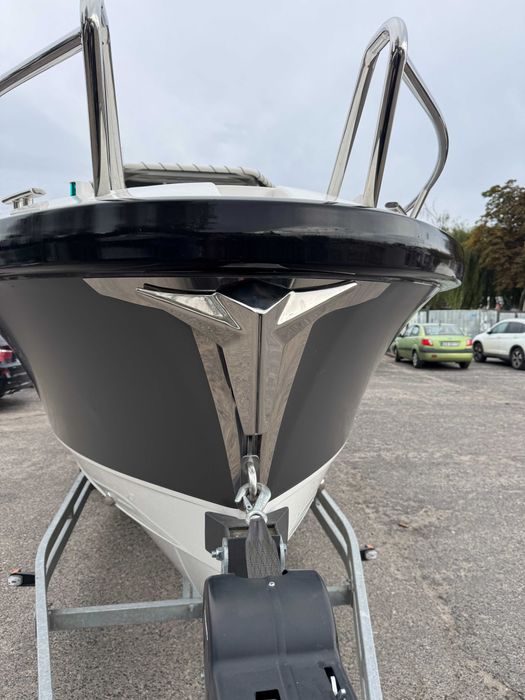 Jacht motorowy WINDY SR 28 CC
