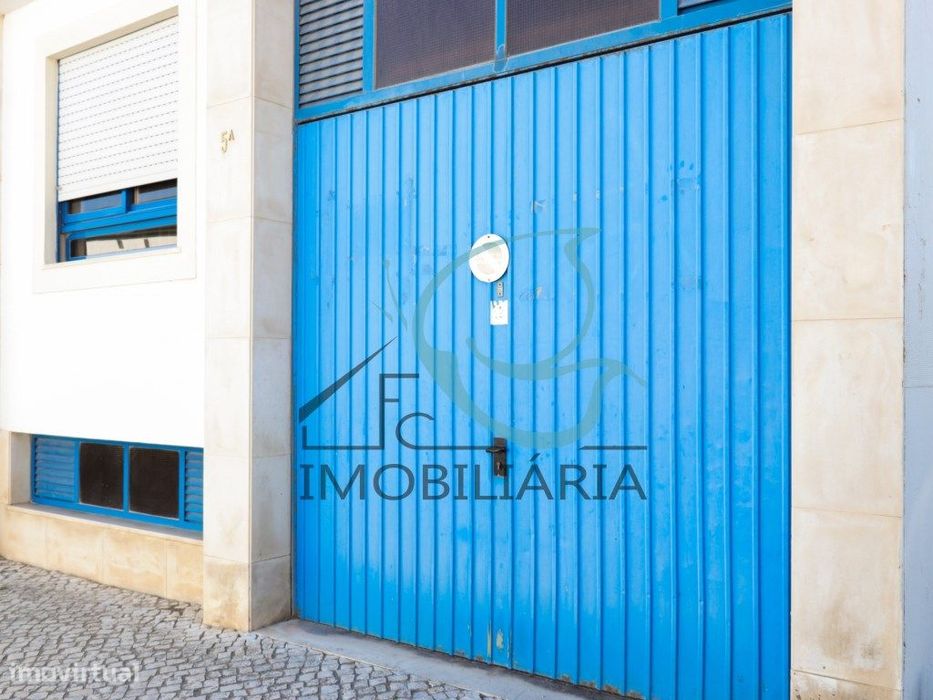 Garagem com anexo em Setúbal