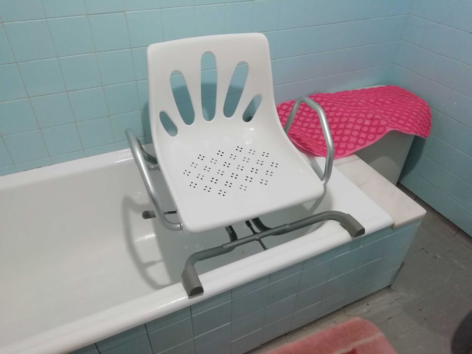 Cadeira Giratória para Banhos