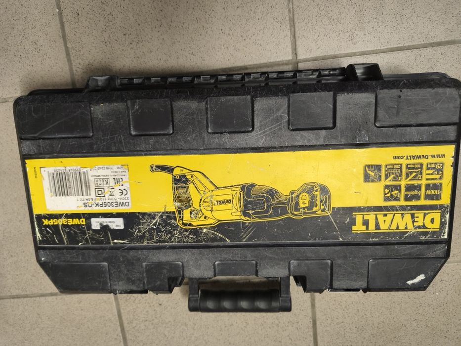 DeWalt DWE 305 - Piła szablasta