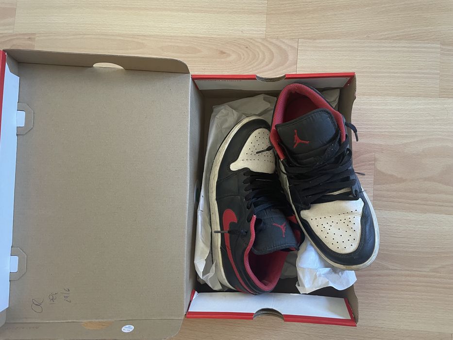 jordan low red white e black