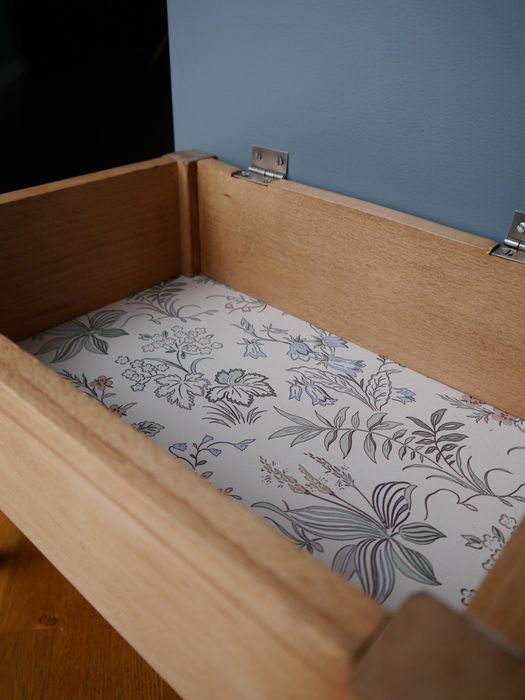 Pudełko na nóżkach, mały niciak po renowacji