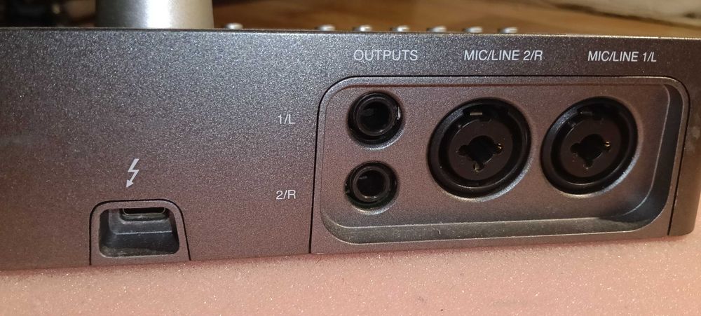 Universal Audio Arrow INTERFEJS - Karta Dźwiekowa