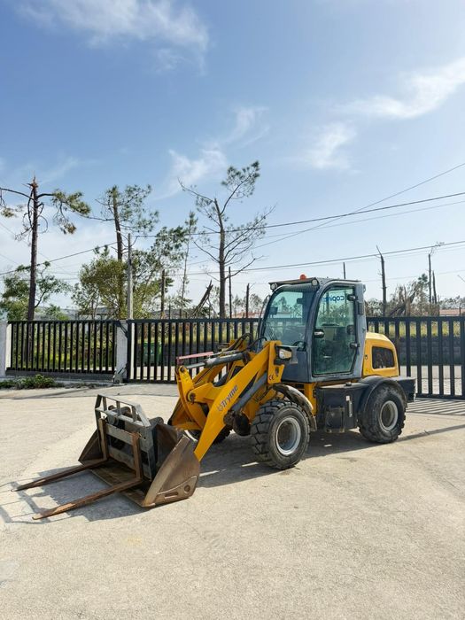 Pá carregadora com matrícula