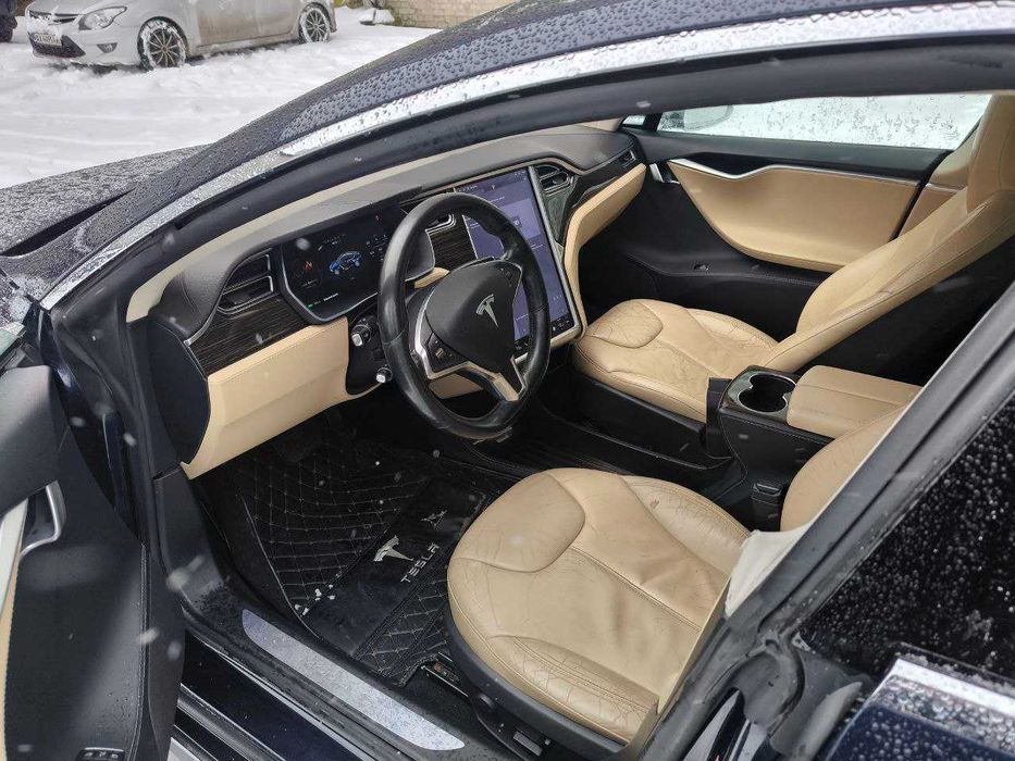 Tesla Model S 85D
