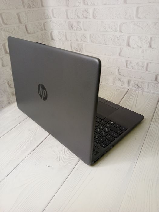 Ноутбук HP 250R G9 I5-1335U 10 ядер є коробка