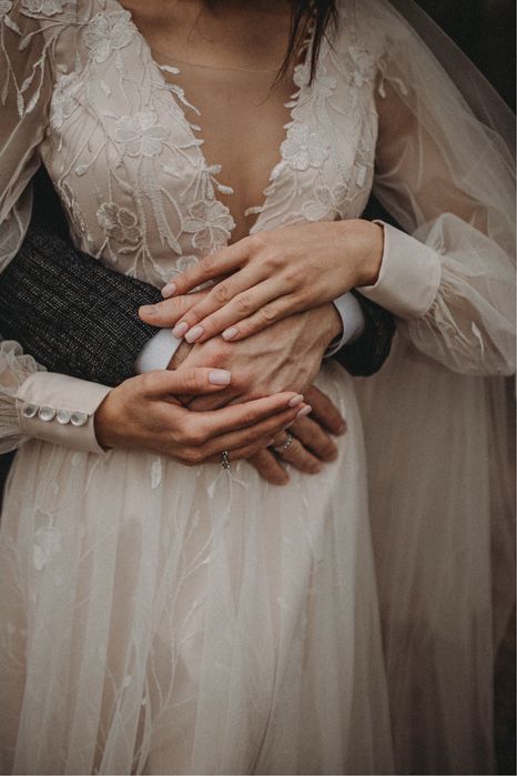 Весільна сукня ніжна та вишукана/ wedding dress