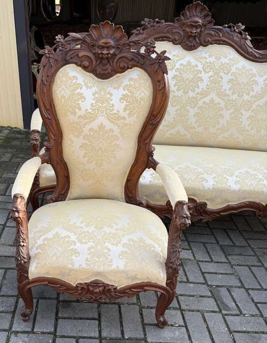 Rzeźbiony włoski komplet wypoczynkowy