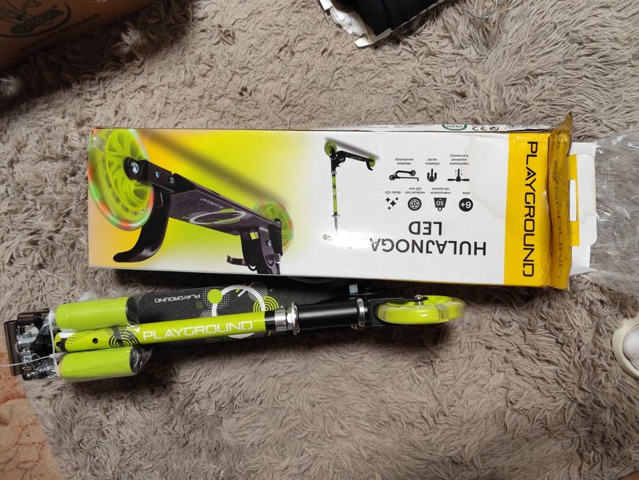 Hulajnoga z świecącymi kółkami