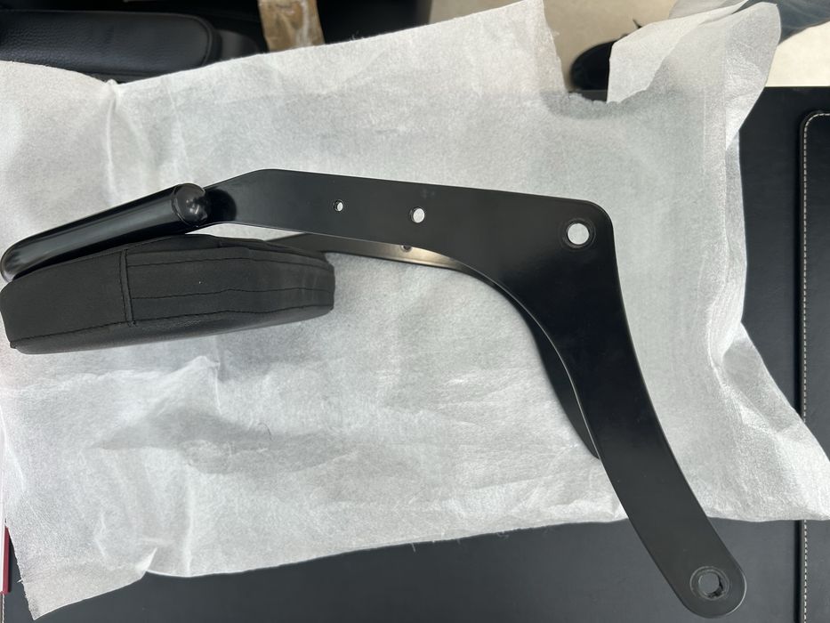Encosto do pendura / Sissy Bar - original Honda Rebel 1100 (OEM)