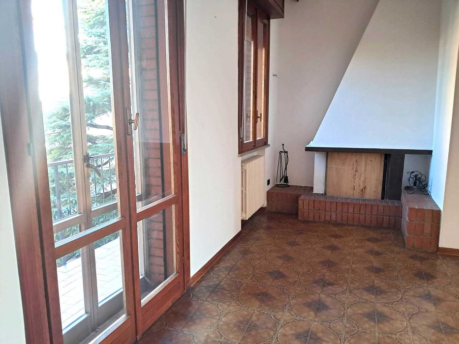 6 кімнат. квартира в елітному районі біля парку в місті Імола (Італія)