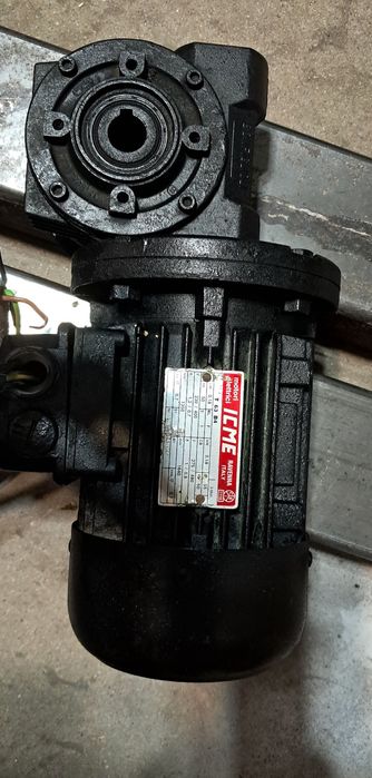 Silnik elektryczny z motoreduktorem 0.18 kW