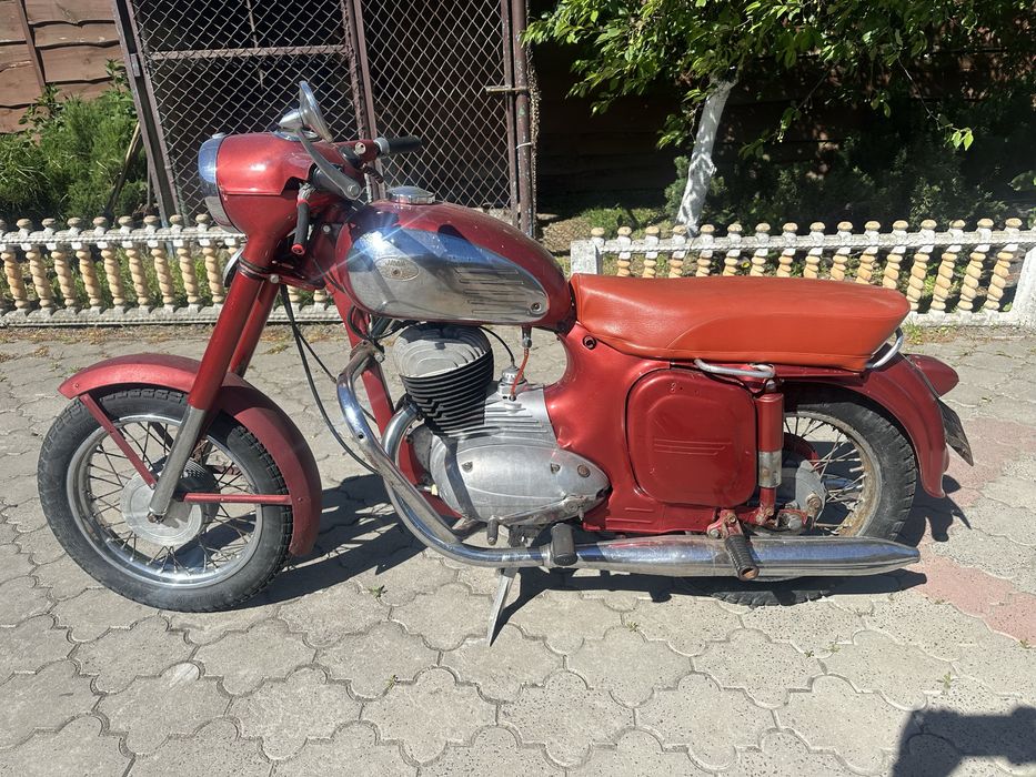 Продам яву 250 на ходу по техпаспорту!