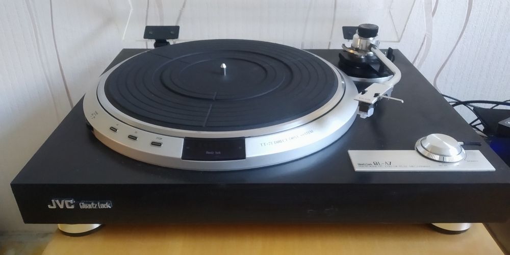 Програвач вінілових  платівок JVC  QL-A7