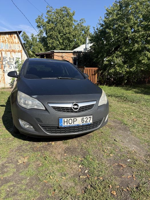 Продам Опель Астра j 2012 року