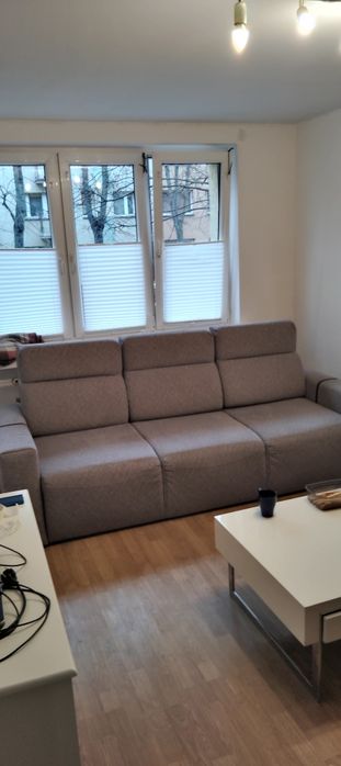 Kanapa z funkcją spania i pojemnikiem na pościel