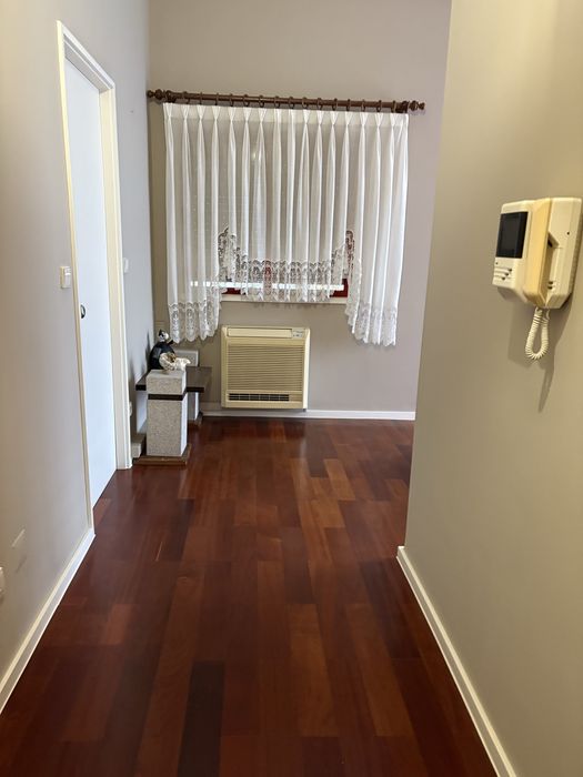 Alugo quarto junto ao metro de Santo Ovidio