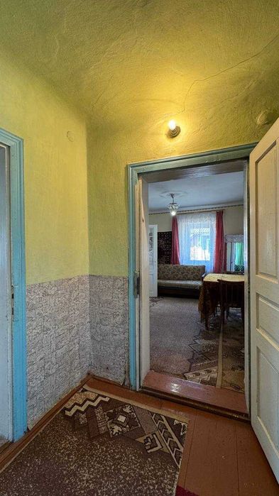 Будинок, господарство в с. Кисилів (кіцманський район) площею 47 м2.