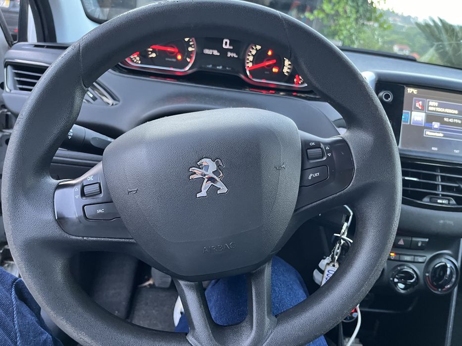Peugeot 208 impecavel
