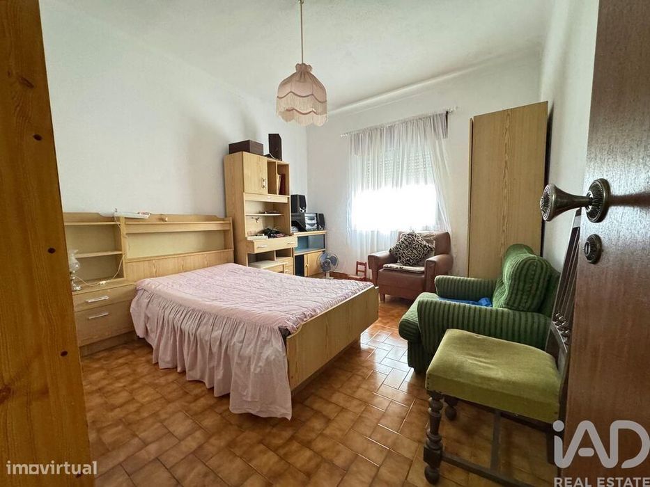 Prédio em Assumar de 86 m2