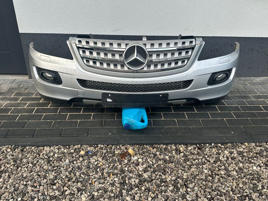 Mrecedes Ml 164 zderzak  nr lakieru 775