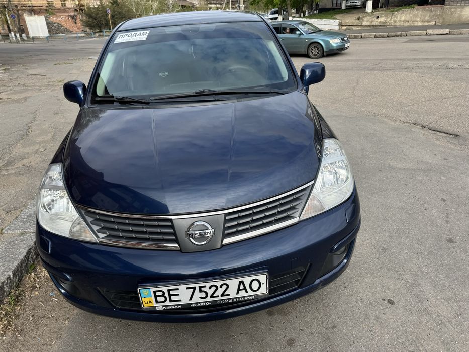 Автомобіль Nissan tiida