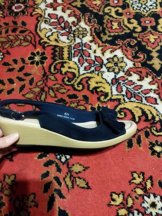 Продам босоножки