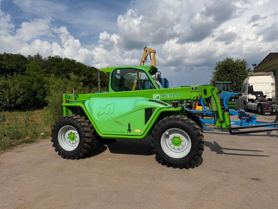Телескопічний погрузчик Merlo P34.7Plus