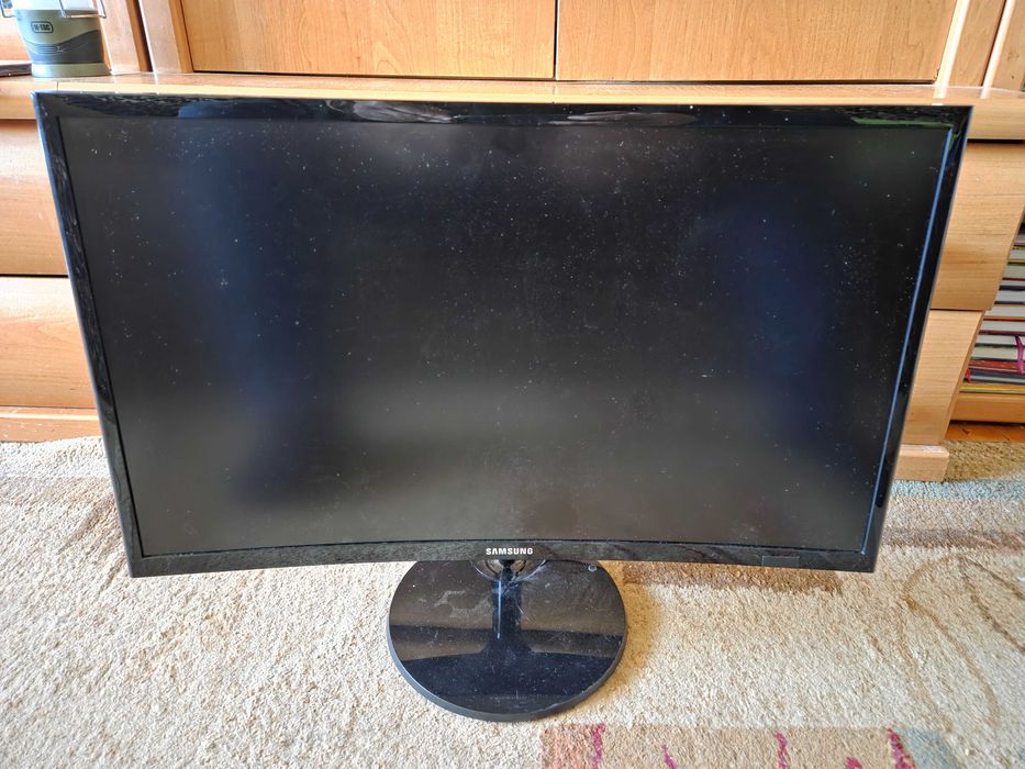 Вигнутий 24 дюймовий монітор LG LC24F390 (на запчастини)