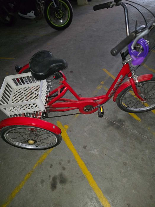 vendo bicicleta de 3 rodss como nova