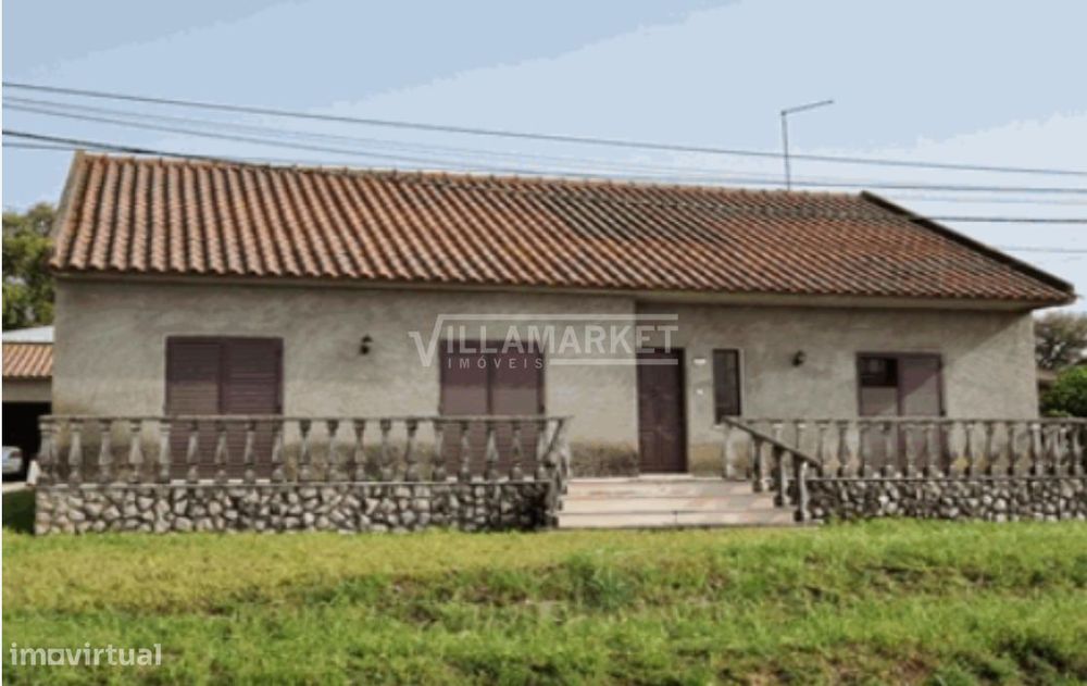 Moradia V3 isolada da banca com logradouro situada em Foros da Afeitei