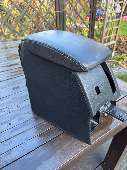 Підлокітник  Volkswagen Golf VI гольф 6 опис