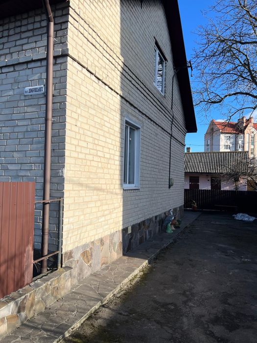 Будинок цегляний Якісний З ремонтом та з садом та Хоз Приміщенням