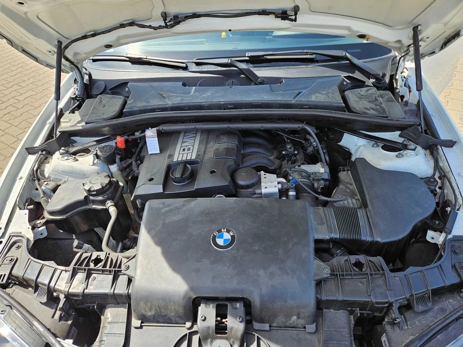 BMW seria 1  E87 2011r 2.0 benzyna