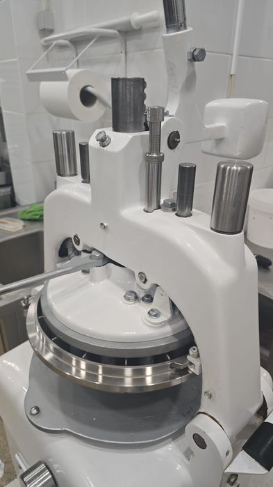 Devisora semi automática de massas