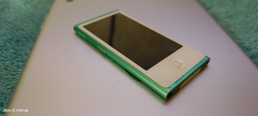 Apple iPod nano 7Gen  16gb. Green ( MD478LL )