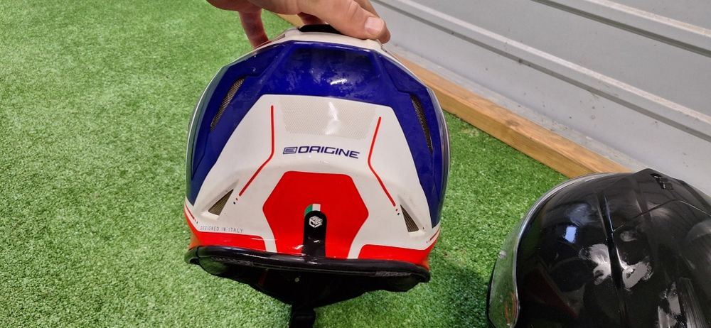 Kaski motocyklowe i stopka