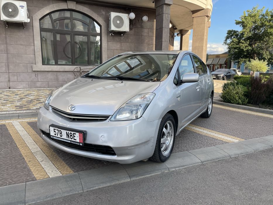 Toyota Prius /на уверенном ходу!!