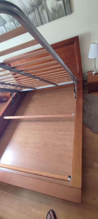 Excelente Cama casal 150cm x 200 cm