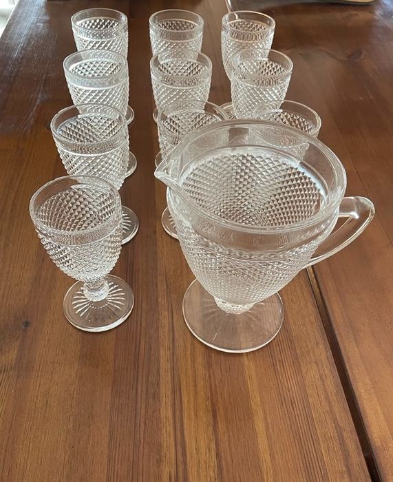 Conjuntos de 10 copos com pé + jarro