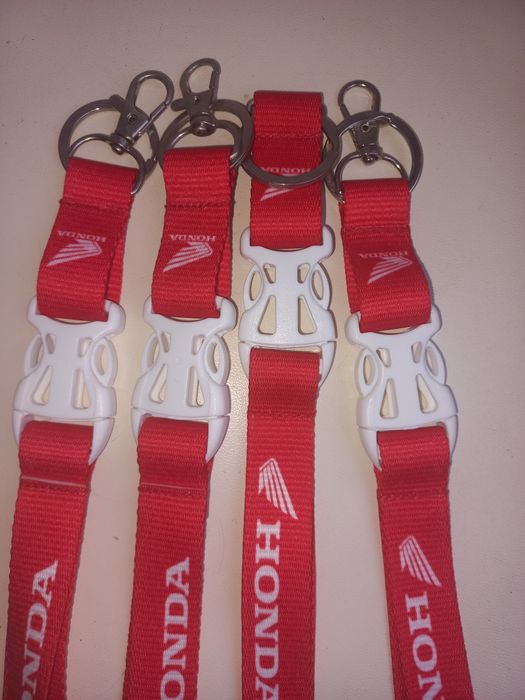 Шнурок с карабином на телефон документы